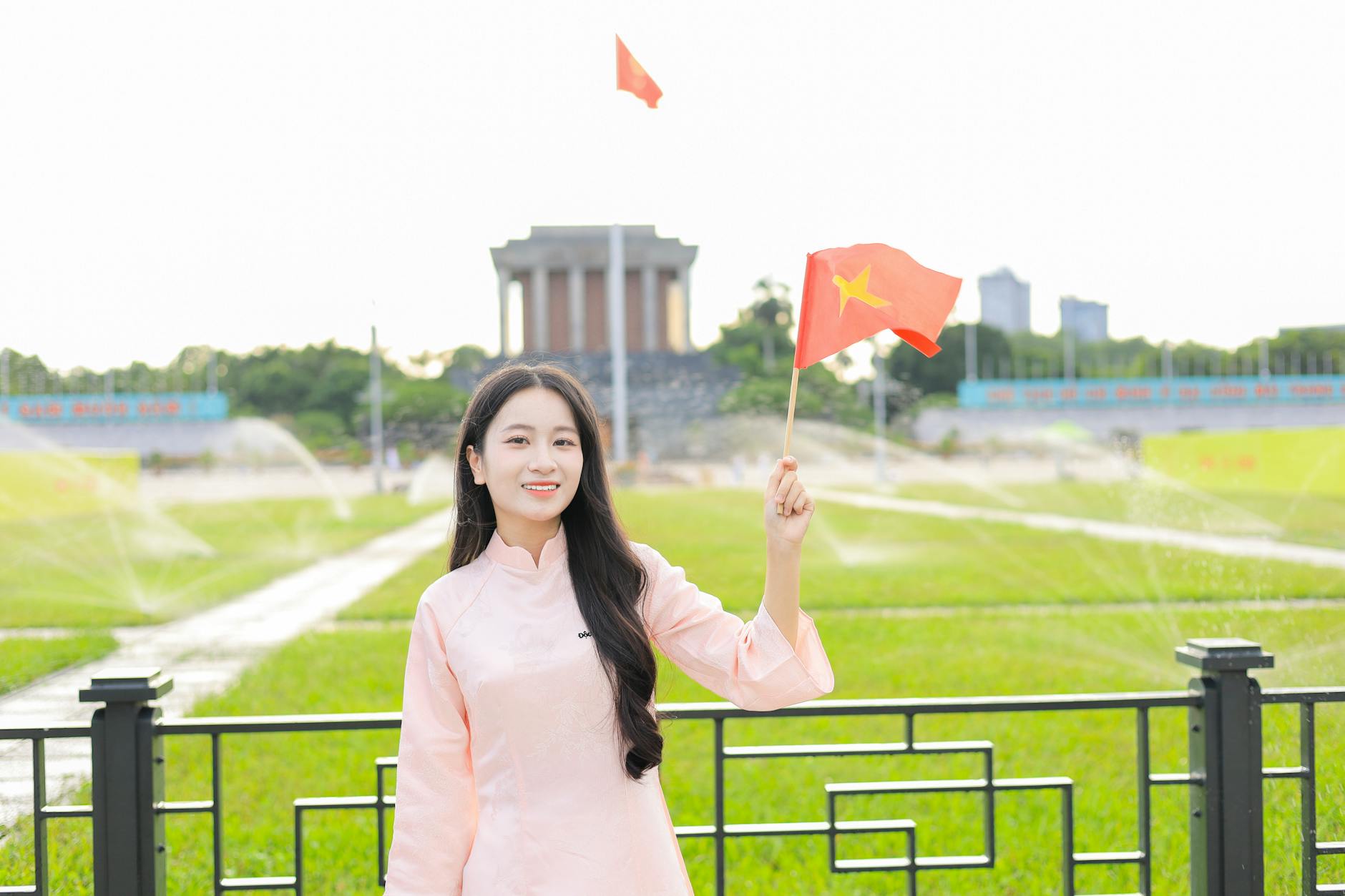 Minh họa thao tác đặt giới hạn chi tiêu trên ứng dụng di động